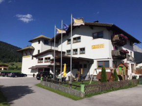  Alpenstern Pension Suites  Лермос